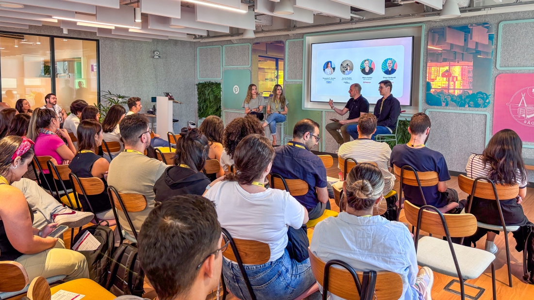 Plateia do bate-papo entre Media.Monks, Magalu e Pinterest no evento Pinvision