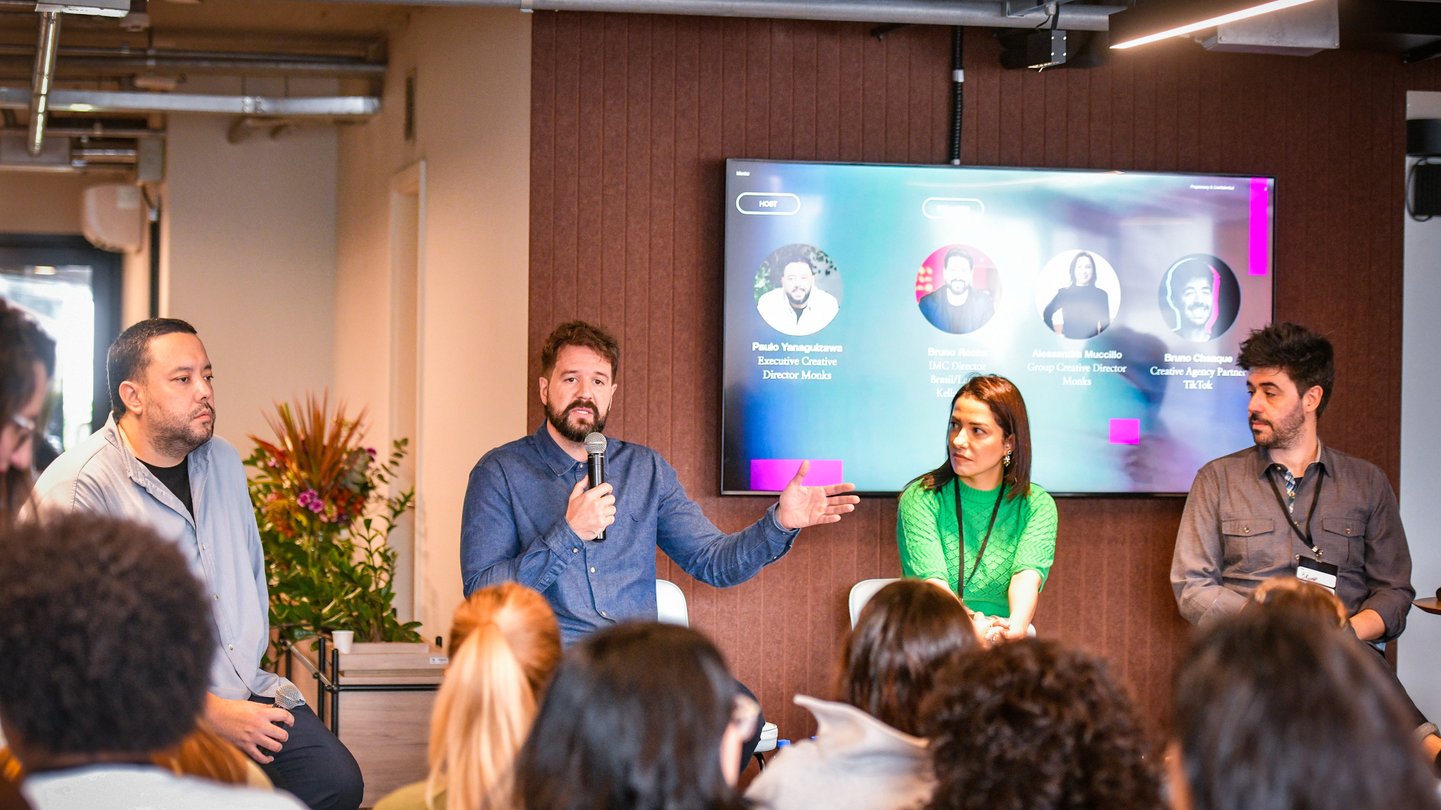 Bruno Rocha from Kellanova presenting in the stage