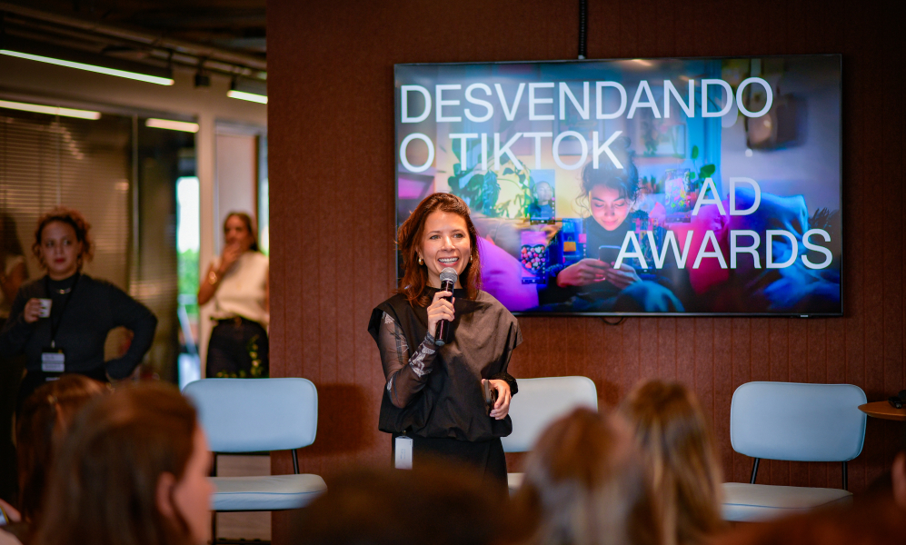 Marina Pires introducing the begining of Monks Event