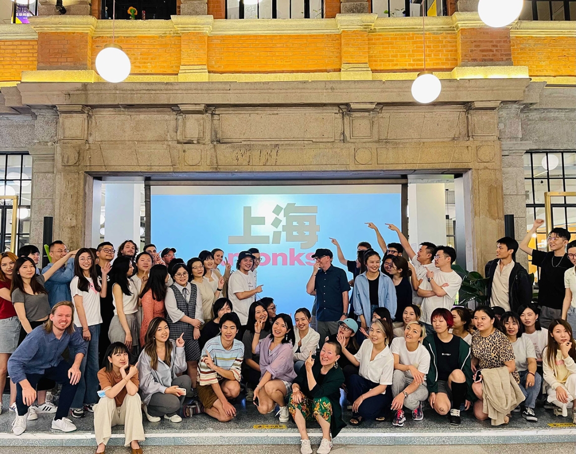 shanghai monks enjoy their company outing with a group photo