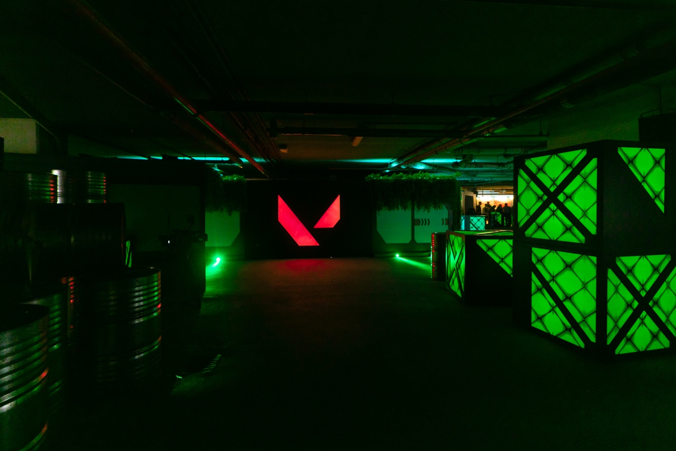 Valorant experience showing glow in the dark elements of the course