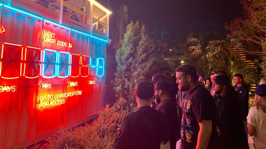 levis-neon
